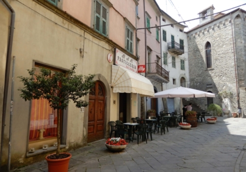 After our 6k walk we'd arrived hot and in need of a cold drink and a good sit down