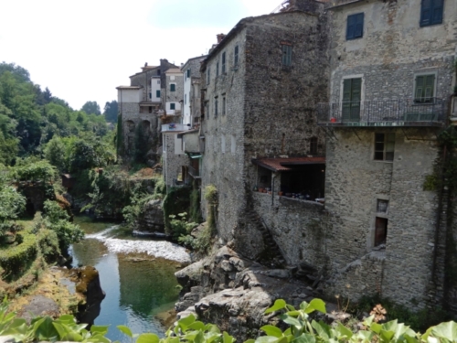 Bagnone Stream, a branch of the Magra River, runs through the town (this photo was taken from the medieval bridge that spans it)
