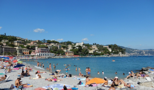 ... it's the area's natural attractions people come to enjoy at this time of year