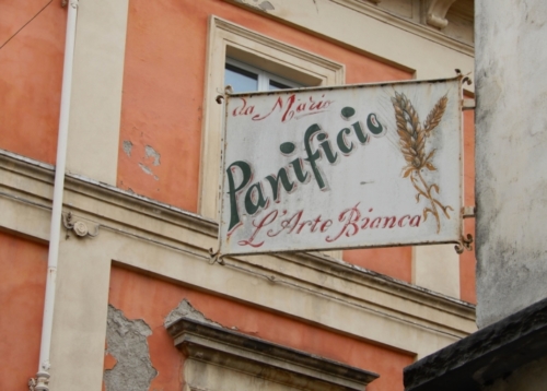 It was strategically significant, located at an important crossroads for merchants, pilgrims and travellers 