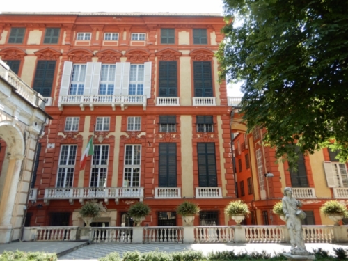 Where the Genoese aristocracy built their palaces during the Renaissance