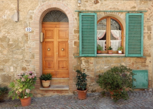 And little side streets packed with picture-postcard scenes