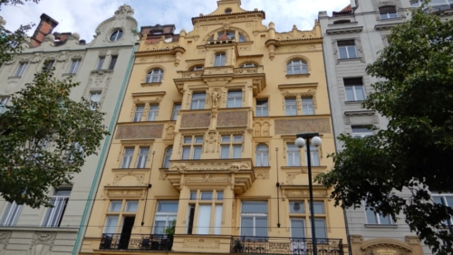 But it's only the 'must-see' locations that are very crowded