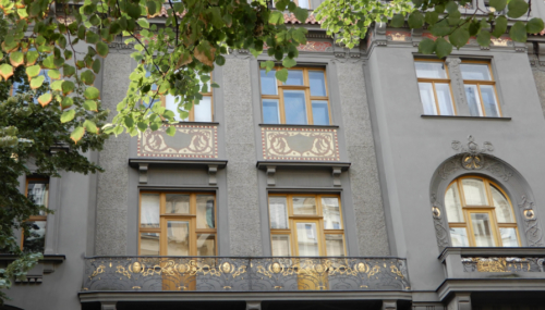 Elsewhere it's possible to wander and enjoy