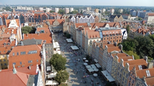 Here all roads lead not to a central point, but rather to the all-important river 