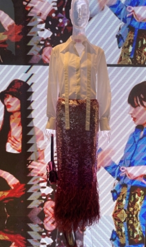 And this feathered Valentino skirt could have been mine for a mere AUD $25,000.