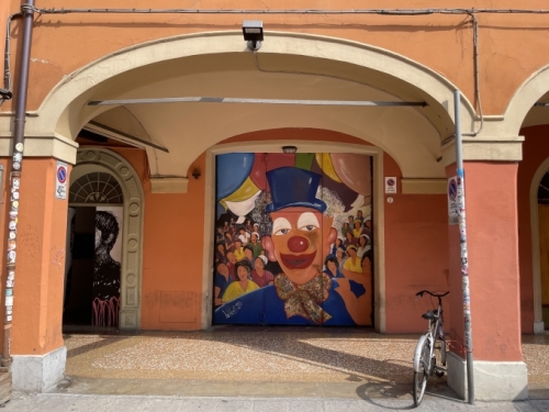 It's only by day though, when everything's closed, that you can appreciate the remarkable street art here.