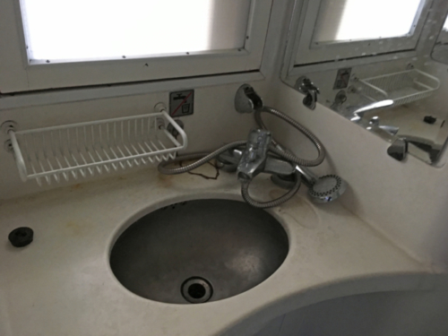 But we did our have a shared bathroom - well, washbasin (let's not talk about the shared toilet at the end of the carriage - did we pack enough toilet paper?)