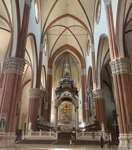 In the 1500s there was a plan to extend this church to make it the biggest in the world - bigger even than St Peter's in Rome. But the Pope of the day wasn't keen on that idea and put a stop to the project.