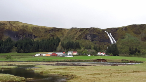 This is Sisters falls just above Kirkjubæjarklaustur; we stayed in this village for a couple of nights (but don't ask us to pronounce that name!) :)