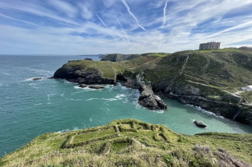 The remains of what was a mediaeval settlement are clearly visible here. And in the 13th century, Richard, the 1st Earl of Cornwall, built a castle on the site. 