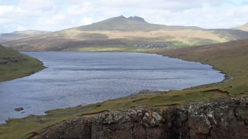 There's a spot here that delivers an amazing optical illusion - the lake looks to be at the same level as the ocean though, in reality, it's far above;  we can't show you because to take that photo meant standing way too close to the edge, and with looking directly across to Slave Cliff, well...)